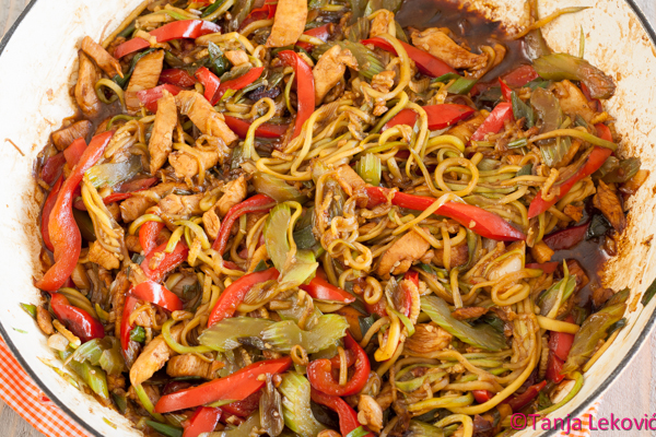 Piletina i povrće na kineski način / Chicken and vegetables – Chinese style