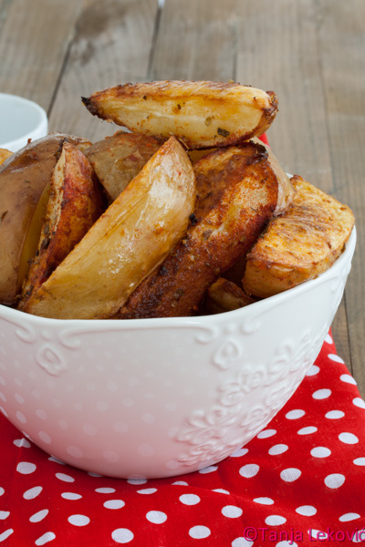 Domaćinski krompir / Rustic potatoes wedges