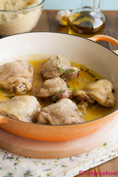 Piletina u sosu od belog luka i začinskog bilja / Chicken in garlic and herb sauce